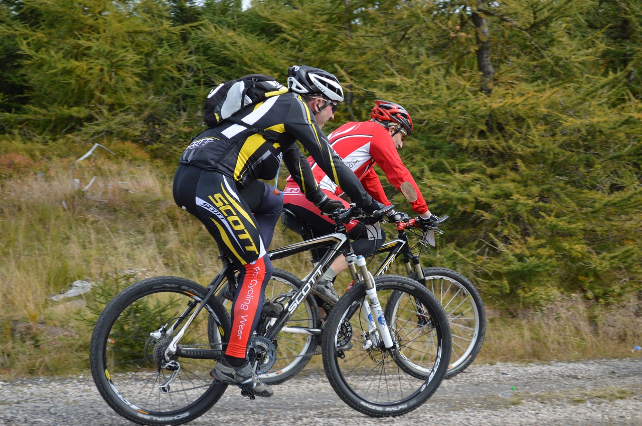 Které cyklo oblečení by vám nemělo chybět ve skříni?